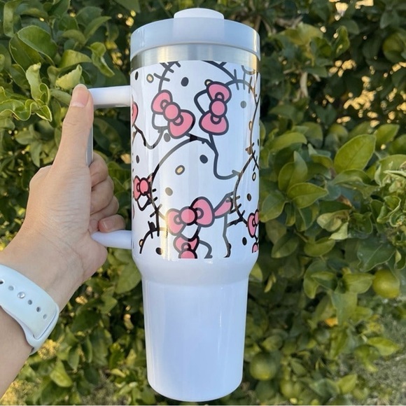 Sanrio Hello Kitty Tumbler 40 oz tumbler with hand carry handle. Brand New. 40 O - Picture 2 of 4